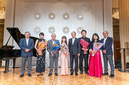 写真：出演者と代表幹事